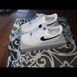 Selling some Air Force 1